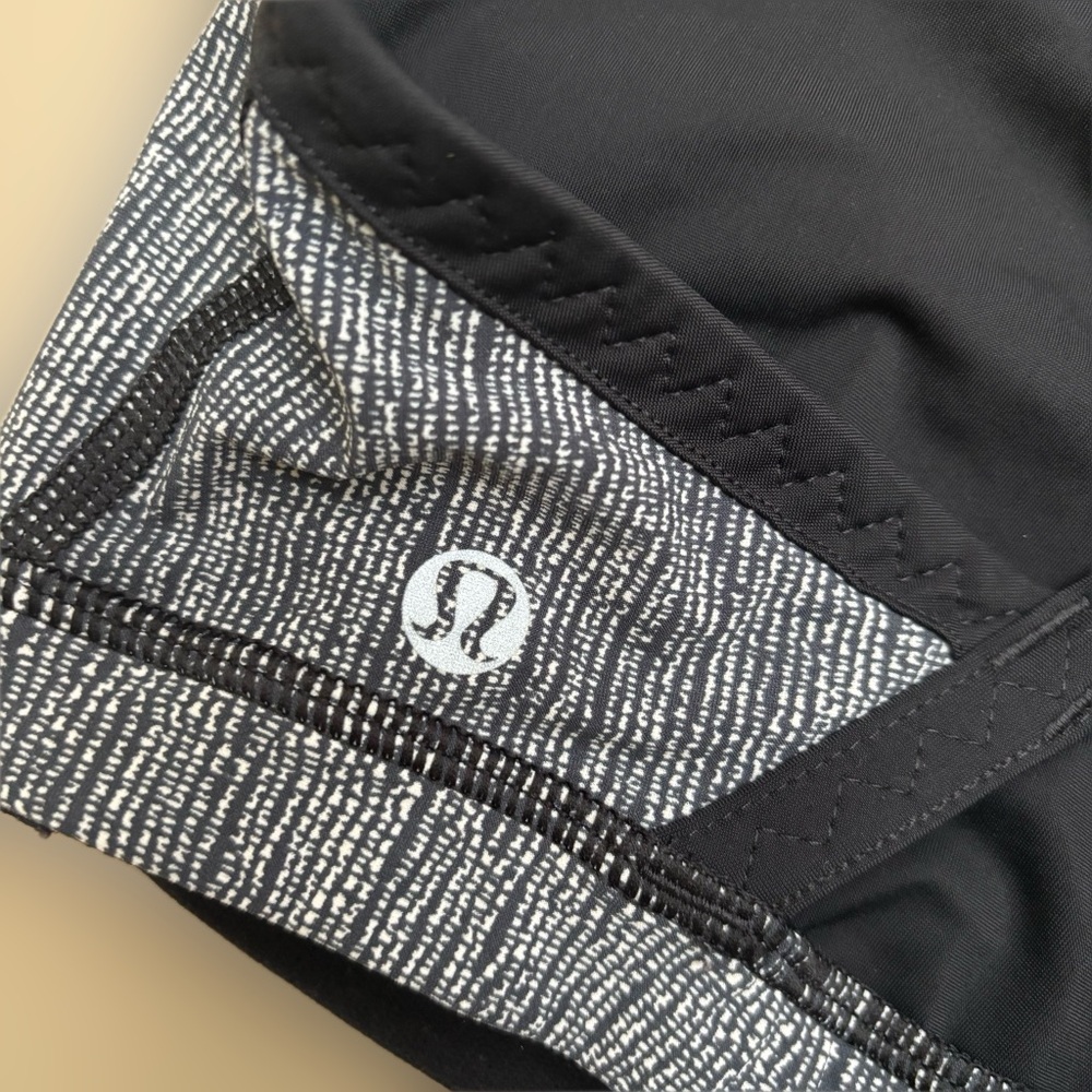 NWOT Lululemon Black and White Water Bound Bra Swim Run Activewear Size 10 - Picture 8 of 12